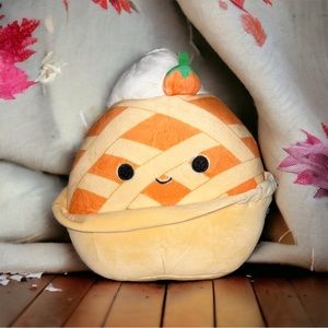 Pippie the Pumpkin Pie 7” Squishmallow